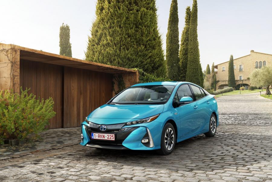  Toyota Prius Plug-in Hybrid 2016 года  (фото 72 из 187)